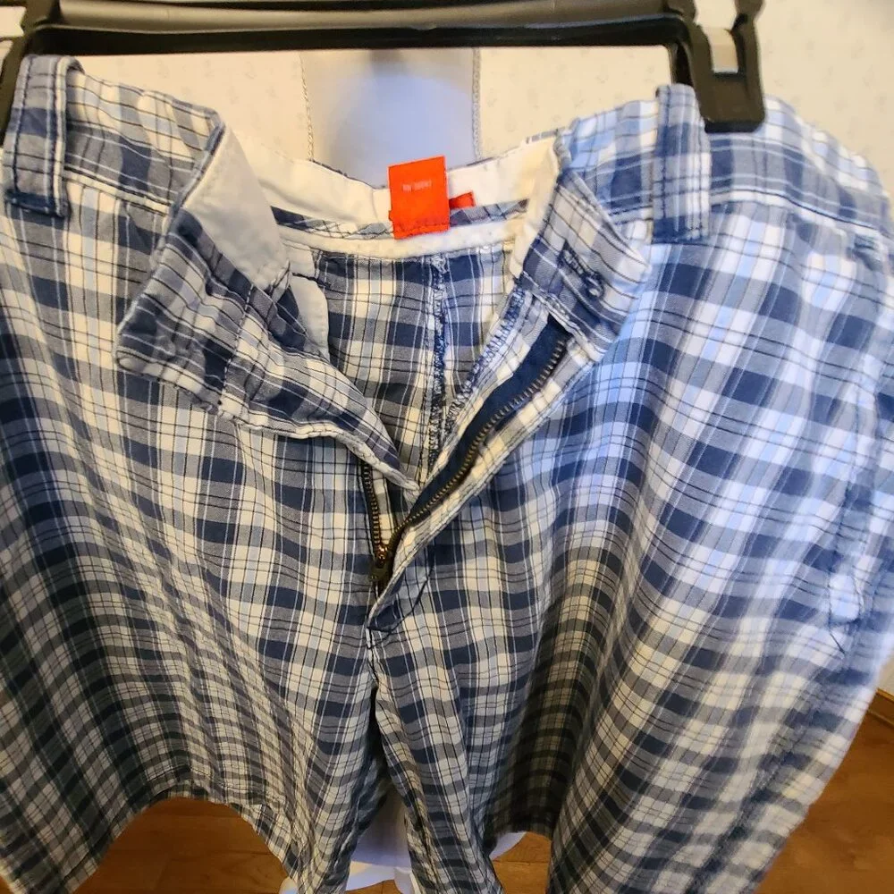 IZOD MEN'S CLASSIC COMFORT FIT- FLAT FRONT- BLUE /WHITE PLAID SHORTS- SIZE 36